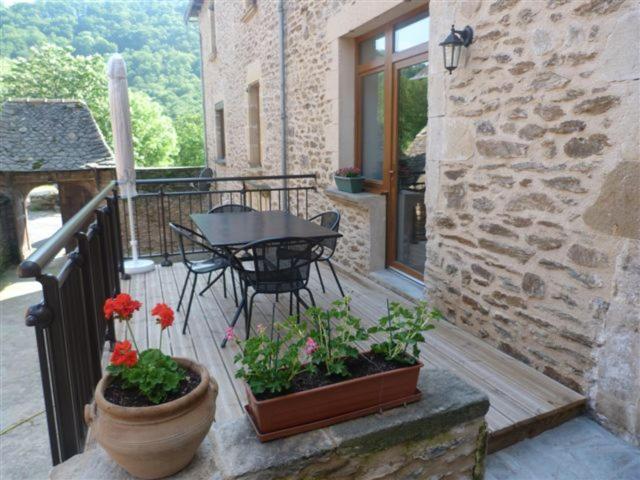 Gite Oustal Belcastel  ภายนอก รูปภาพ